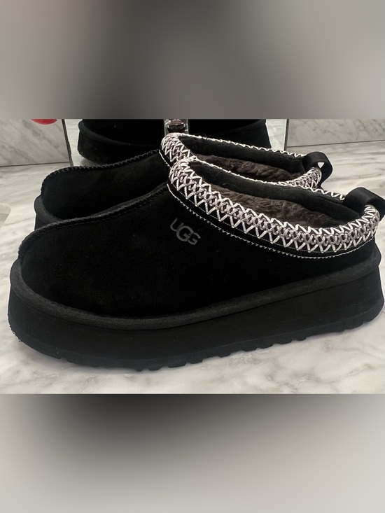 UGG Shoes - Ugg Tazz II Platform Women’s size 6 black suede leather gray shearling shoes